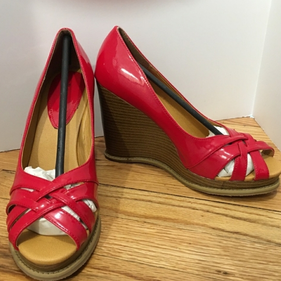 BAMBOO Shoes - NIB - Red patent peep toe wedge platform